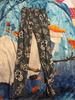 Women Black Skull Print Leggings